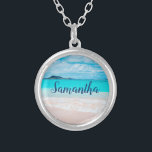 Colar Banhado A Prata Nome personalizado da foto da praia do Havaí Blue<br><div class="desc">Lembre-se do cheiro fresco de sal do ar oceânico sempre que você veste essa foto impressionante e vibrante, colar personalizado de encantos. Esse colar vem em pequenos, médios e grandes tamanhos, assim como formas quadradas e circulares. Você pode pedir este colar na sua escolha de esterlina prata, prata prateada ou...</div>