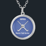 Colar Banhado A Prata Número personalizado do jérsei do nome da equipe<br><div class="desc">As características deste design personalizadas 2 do hóquei em campo cruzaram varas de hóquei em campo, uma bola e seu nome do jogador ou do treinador, nome da equipe e número do jérsei. Personalize a cor do fundo para combinar suas cores da equipe - apenas clique sobre "personalizam" e então...</div>