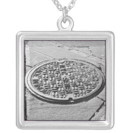 Colar Banhado A Prata NYC Manhole Cobrir Necklace