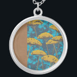 Colar Banhado A Prata Ouro Yseta Garden com fundo azul<br><div class="desc">As flores de fios de ouro pontuam esta linda cena de jardim. O fundo azul também contém uma sugestão de folhas espalhadas por toda parte. É como olhar para uma foto de Olho Mágico,  exceto muito mais divertida!</div>