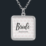 Colar Banhado A Prata Padrão nobre do anel de noiva e nome Necklace<br><div class="desc">Padrão de noiva do anel e nome Necklace.</div>
