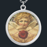 COLAR BANHADO A PRATA PARCHE DE SEAL DE CERAS DE CORAÇÃO ANGEL<br><div class="desc">Design elegante,  clássico e clássico com cupido amoroso,  selo de cera vermelha,  coração e flecha num pergaminho castanho antigo adequado para noivados românticos,  casamentos,  natal,  feriados,  uso familiar ou profissional.</div>