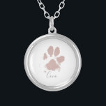 Colar Banhado A Prata Pata de Cachorro Rosa Imprime com o Nome do Seu Pe<br><div class="desc">Pink Dog Paw Print com nome personalizado</div>