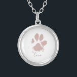 Colar Banhado A Prata Pata de Cachorro Rosa Imprime com o Nome do Seu Pe<br><div class="desc">Pink Dog Paw Print com nome personalizado</div>