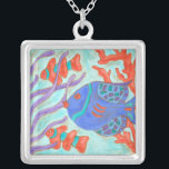Colar Banhado A Prata Peixe pop<br><div class="desc">Natação debaixo do mar com este belo peixe de cor d'água. Esta pintura de Nancy Slocum captura a bela vida hídrica sob os mares. Captura os peixes multicoloridos cercados por algas selvagens à medida que se natações rapidamente. Peguem seus belos peixes hoje no próximo produto Zazzle.</div>