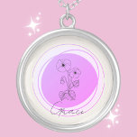 Colar Banhado A Prata Pescoço Violeta de Flor de Nascimento em Fevereiro<br><div class="desc">Assuma a elegância e graça da flor da nascença de fevereiro com o nosso "Colar de Flores de Nascimento Violeta Personalizado". Cada charme delicado é projetado com uma violeta perfeitamente detalhada, simbolicamente aninhada dentro de um círculo sutil de lavanda, representando pureza, amor e afeto. Abaixo da floração, o nome do...</div>