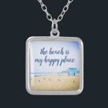 Colar Banhado A Prata Praia É Minha Paisagem Feliz, Manuscrita, Na Paisa<br><div class="desc">"A praia é meu lugar feliz." Lembre-se do cheiro fresco de sal do ar do oceano. Relaxe, respire, e explore a solidão de uma praia vazia da Califórnia sempre que você veste esse incrível e pastel colar de charme fotográfico. Esse colar vem em pequenos, médios e grandes tamanhos, assim como...</div>