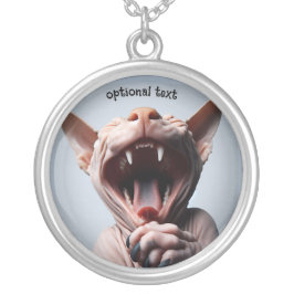 Colar Banhado A Prata Rindo Sphynx Pendente
