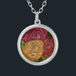 Colar Banhado A Prata Rosas de Arte Amarelo Cor de Laranja Vermelha Pint<br><div class="desc">Este elegante, quente, pintado, vermelho, laranja e amarelo, colar de rosa de arte é perfeito para o amante de rosa. Tão quente e adorável. Há séculos que as rosas são apreciadas pela sua delicada beleza e aroma perfumado. Eles são um símbolo de amor, amizade e apreço, e são frequentemente dados...</div>
