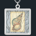 Colar Banhado A Prata Seashell e Ramais de Árvores<br><div class="desc">Jennifer Goldberger tem uma coleção incrível de arte capturando as joias do oceano. Nesta bela e clássica pintura náutica,  esta concha é o objeto principal com ramos únicos em árvore no fundo. Obtenha esta pintura translúcida em seus produtos favoritos hoje!</div>