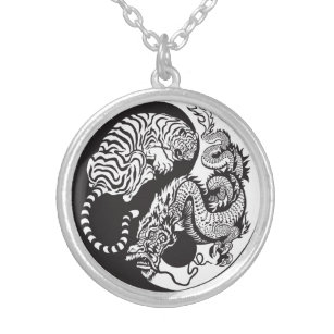 Colar Banhado A Prata símbolo de yang do yin do dragão e do tigre