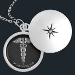 Colar Banhado A Prata Símbolo Médico Personalizado Caduceus - Prata<br><div class="desc">Símbolo Médico Personalizado Caduceus Necklace pronto para você personalizar. ✔ Nota: Nem todas as áreas de modelo precisam ser alteradas. 📌 Se você precisar de mais personalização, clique no botão "Clique para Personalizar mais" ou "Personalizar ou Editar Design" e use nossa ferramenta design para redimensionar, girar, alterar a cor do...</div>