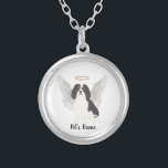 Colar Banhado A Prata Tricolor Cavalier King Charles Spaniel Simpatia<br><div class="desc">Há quem traga uma luz tão excelente ao mundo, que mesmo depois de terem desaparecido, a luz permanece. Deixe um colar doce trazer conforto ao seu coração pesado enquanto você leva um momento para lembrar seu querido cavaleiro preto, branco e vermelho tricolor cavaleiro charles spaniel. Para os presentes mais pensativos,...</div>
