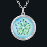Colar Banhado A Prata *~* Turquesa Azul - Estrela Azul<br><div class="desc">*Este doce colar prateado redondo com uma delicada mandala brilhante, desenhada à mão, no centro, sentado sobre uma turquesa forte e um pouco de fundo verde colorido pode captar a atenção do próprio mais alto:) A mandala estrela é muito complexa e cativante, o que pode inspirar você a fazer alguma...</div>