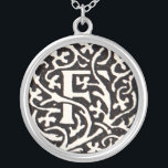 Colar Banhado A Prata Vintage Monograma F Art Nouveau - Letra<br><div class="desc">Art nouveau Letters - Monogramas do Movimento Artes e Artesanatos Esta letra F é um adorável monograma robusto criado em 1901 e publicado num conjunto de livros. O monograma F é rodeado por um maravilhoso padrão de videira desenhada à mão, muito no estilo dos padrões art nouveau no estilo, que...</div>