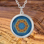 Colar Banhado A Prata Weave Mandala Blue Yellow e Red<br><div class="desc">Esta mandala funky apresenta azul,  amarelo e vermelho em um estilo de tecelagem cesta. Imagens psicodélicas para o hippie moderno ou para qualquer pessoa que ame cores ranzinza.</div>