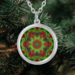 Colar Banhado A Prata Weave Mandala Green e Red<br><div class="desc">Esta mandala festiva tem verde e vermelho no estilo de tecelagem. Imagens psicodélicas para o hippie moderno ou para qualquer pessoa que ame cores ranzinza.</div>