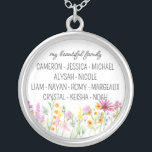 Colar Banhado A Prata Wildflower Minha Bela Família com Nomes<br><div class="desc">Bonito colar de flor silvestre personalizado com seu texto personalizado, como "minha linda família" e os primeiros nomes de seus filhos, sogros e/ou netos. O design apresenta delicadas flores silvestres de coloração aquosa de campo, cor rosa, laranja e amarela. Ela é escrita com escrita casual moderna e tipografia química. Sinta-se...</div>
