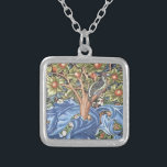 Colar Banhado A Prata William Morris Woodpecker Tapeçaria Vintage Floral<br><div class="desc">William Morris Woodpecker Tapeçaria Arte Vintage Floral Mostra um pica-pau sentado no galho de uma fruta e apresenta um ornamentado especial de folhas azuis e fruta laranja. Arte do Movimento William Morris: Artes e Artesanatos britânicos / Art Nouveau Linda ornamentado artística floral, modelo de arte fina, design com árvore florescente,...</div>