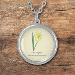 Colar da Flor de Daffodil Botânico<br><div class="desc">Um colar amarelo claro com uma ilustração botânica da flor daffodil em cores pastel (Narciso pseudonarciso) e um texto personalizável: perfeito para presente de aniversário. O daffodil selvagem é a flor da natalidade de março, a flor dos Peixes e Aries e é um significado simbólico de renascimento, perdão, criatividade, energia...</div>