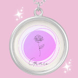 Colar da Flor de Nascimento do Rosa de Junho - Per<br><div class="desc">Abrace a beleza eterno de junho com o nosso Colar da Flor de Nascimento Rosa de junho. Esta peça elegante apresenta uma rosa lindamente trabalhada, o símbolo do amor e da honra, colocado dentro de um círculo de lavanda. Adicione um toque pessoal com o nome de sua escolha, elegantemente inscrito...</div>
