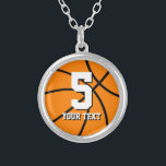 Colar de basquete número 5 | Personalizável<br><div class="desc">Colar de basquete número 5 | Nome da equipe personalizável e número de camisa. Legal presente esportivo para jogador de basquete e treinador.</div>