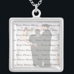 Colar de Casamento de Prata Quadrado Personalizado<br><div class="desc">Personalize este bonito colar para ter como favores de casamento na sua recepção de casamento ou para ter um como lembrança do seu dia especial. Este colar é também o presente perfeito para a noiva do chá de panela. Personalize adicionando sua foto.</div>