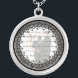 Colar de Fotos Redondas de Lace Preto<br><div class="desc">Personalize este bonito colar para ter como favores de casamento na sua recepção de casamento ou para ter um como lembrança do seu dia especial. Este colar é também o presente perfeito para a noiva do chá de panela. Personalize adicionando sua foto.</div>