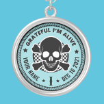 Colar De Prata Esterlina A NA Skull Chip para o Aniversário Anual<br><div class="desc">Nossos Chaveiros da Medallion de Recuperação de Vícios são uma maneira perfeita de reconhecer um aniversário de Sobriedade ou Aniversário de Recuperação porque eles oferecem algo que a massa produziu chaveiros de medalhões de medalhões simplesmente não pode... a opção de personalizar! Faça-os se sentirem únicos e apreciados dando personalização. Adicione...</div>