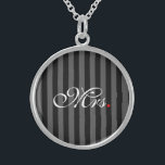 Colar De Prata Esterlina A Sra. Wife Noteou A Sua Nova Semana<br><div class="desc">Um monograma clássico para o Sr. e a Sra. para os recém-casados, casal-mãe ou namorado. Uma ideia perfeita de presente de última hora. O Sr. e a Sra. Marido Esposaram o Seu Recém-Feriado num presente personalizado para vestir ou partilhar. Use o link "Perguntar a este Designer" para entrar em contato...</div>
