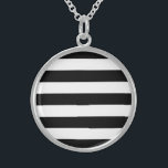 Colar De Prata Esterlina Bandas Horizontais Brancas Pretas E Brancas<br><div class="desc">As listras gráficas preto e branco a negrito decor de forma horizontal ou vertical são um estilo moderno de design gráfico clássico que sempre dá um presente personalizado para você mesmo ou para alguém especial na sua lista, estas certamente dão uma impressão em qualquer ocasião festiva. Envie-nos um e-mail usando...</div>