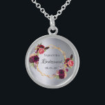 Colar De Prata Esterlina Burgundy, floral prateado de Bridesmaid<br><div class="desc">Um presente do estilo "boêmia" da moda para a Bridesmaid. Decorado com rosas de cor aquosa, em burgundy e rosa. Um fundo elegante de prata. Um quadro geométrico dourado. Com o texto: Bridesmaid escrita com um script de estilo manuscrito. Modelo para o nome da Bridesmaid e uma data. Letras pretas...</div>