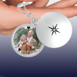 Colar De Prata Esterlina Iniciais de Foto de Aniversário de Casamento e Ano<br><div class="desc">Foco de fotos elegante para o seu aniversário de casamento - perfeito para o seu aniversário de casamento de prata ou, você pode editar o texto de acordo com qualquer ocasião. A modelo está configurada para que você adicione sua própria foto, que será exibida com uma camada de borda semitransparente...</div>