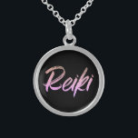 Colar De Prata Esterlina Jóia de Reiki do *~* com intenção (R) texto<br><div class="desc">colar do *Round com um fundo preto com a palavra "Reiki" em um texto cor-de-rosa iridescente design.* O mestrado de Reiki, os médicos de Reiki e os estudantes de Reiki não serão únicos tirados a esta colar surpreendente. Esta beleza pequena fará um grande presente a alguém afinado recentemente a Reiki....</div>