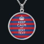 Colar De Prata Esterlina MANTENHA CALMA E o seu texto em faixas azuis<br><div class="desc">Peça a sua calma personalizada dizendo sobre este belo presente personalizado para você ou para alguém especial na sua lista. Oferecida em uma vibrante decoração vermelha e azul. Humorístico ou caprichoso experimente suas palavras criativas nos dois campos de texto editáveis que você vê nesta página de produto. Lembre-se de usar...</div>