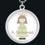 Colar do presente da dama de honra da princesa Jr.<br><div class="desc">Colar doce do presente da dama de honra do Jr., com gráficos de uma princesa da menina, com coroa, contra um fundo branco. O texto sombreado rosa lê a dama de honra do Jr. A grande colar as raparigas, na festa de casamento, amará. Personalize o texto para caber suas necessidades....</div>