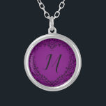 Colar Gótico de Coração Roxo e Negro<br><div class="desc">Nossos lindos nacklacas de casamento gótico de coração roxo e preto são escuros,  mas adoráveis com nosso design de rolagem artístico. Eles foram projetados em uma coleção de vários itens para que todo o seu casamento possa ser coordenado com o mesmo estilo!</div>