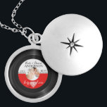 Colar Medalhão Aniversário retro da data do casamento da foto do<br><div class="desc">Um presente novo,  romântico e original para casamentos/aniversários. Todo o texto do defeito pode inteiramente ser personalizado com seus próprios fraseios,  e você pode igualmente mudar as pias batismais,  os tamanhos,  & as cores do texto. A imagem da amostra é para que você substitua com sua foto favorita.</div>
