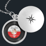 Colar Medalhão Aniversário retro da data do casamento da foto do<br><div class="desc">Um presente novo,  romântico e original para casamentos/aniversários. Todo o texto do defeito pode inteiramente ser personalizado com seus próprios fraseios,  e você pode igualmente mudar as pias batismais,  os tamanhos,  & as cores do texto. A imagem da amostra é para que você substitua com sua foto favorita.</div>