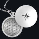 Colar Medalhão Flor da prata metálica do DES Lebens de Blume da<br><div class="desc">Símbolo espiritual art. A flor da vida (DES Lebens de Blume) é um teste padrão sagrado da geometria do universo que pode ser encontrado em todas as religiões principais do mundo. A "flor da vida" contem os padrões da criação como emergiram do "excelente vago". Tudo é feito do pensamento do...</div>