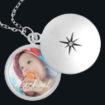 Colar Medalhão Foto personalizada com nome e data<br><div class="desc">Crie seu próprio presente personalizado de fotos adicionando sua própria foto, de sua amada foto de família a sua adorável foto de estimação, para tornar seu design único. Decorar com nome e data personalizados. Perfeito como presente de anúncio de bebê, presente de aniversário e presente para qualquer ocasião especial. Nota:...</div>