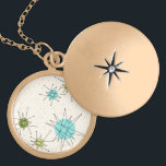 Colar Medalhão Necklace Icônico de Starbursts Atômicos<br><div class="desc">Este padrão Iconic Atomic Starbursts Necklace apresenta rajadas atômicas icônicas. Isso mesmo! A antiga escola, um fundo colorido creme com manchas de ouro é o pano de fundo perfeito para a vibrante tartaruga, aipo de salga, e círculos verdes cor de pera de cozinha. As manchas de cor são colocadas esporadicamente...</div>