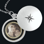 Colar Medalhão Photo Sweetheart Necklace<br><div class="desc">Romântica em torno do colar de prata esterlina. Completar com uma corrente de prata esterlina de 16". Querida,  mantenha o Colar Fotográfico com sua foto.</div>