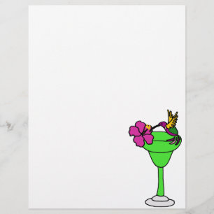 Colibri e hibiscus engraçados na bebida de