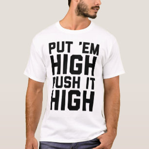 Coloque-Os Em Alta Pressionando-O Em Alta Camisa