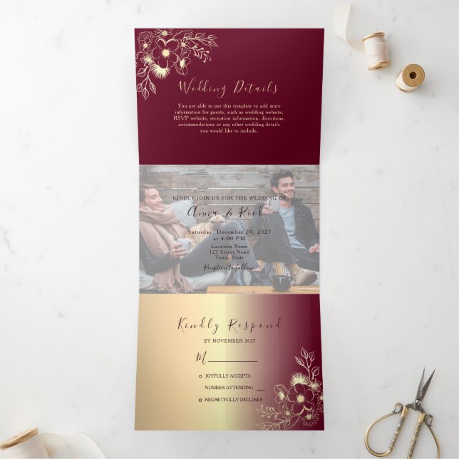 Com Dobra Tripla Convite Tri-Fold Foto Borgonha Dourado (Dentro)