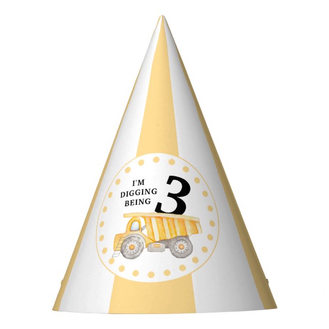 Com o chapéu de aniversariante do local de constru (Frente)