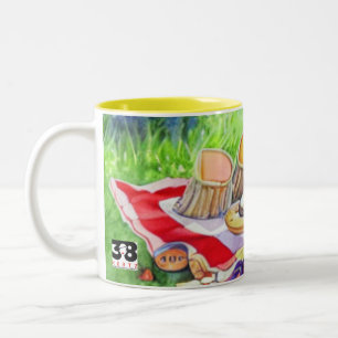 Comendo Fora Da Xícara De Café De Dois Toneladas