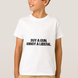 Compre Uma Arma Irrita Um Liberal Camiseta Direito