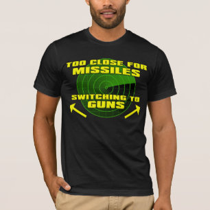 Comutando às armas camisetas engraçadas
